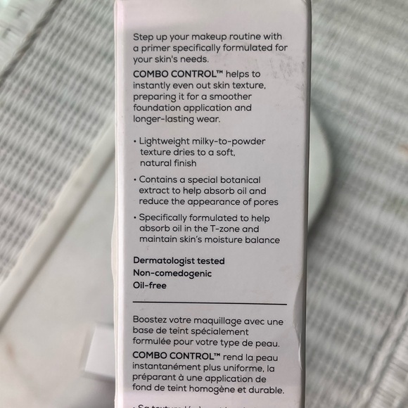 BareMinerals liquid mineral foundation and primer - Picture 6 of 7